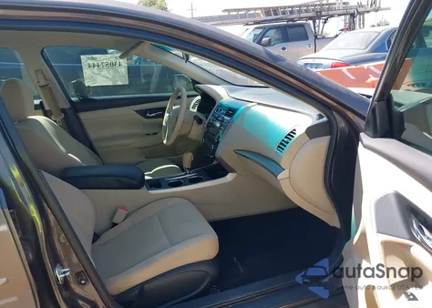 2015 Nissan Altima 2.5 S из США, поврежденный, VIN 1N4AL3AP2FN384020